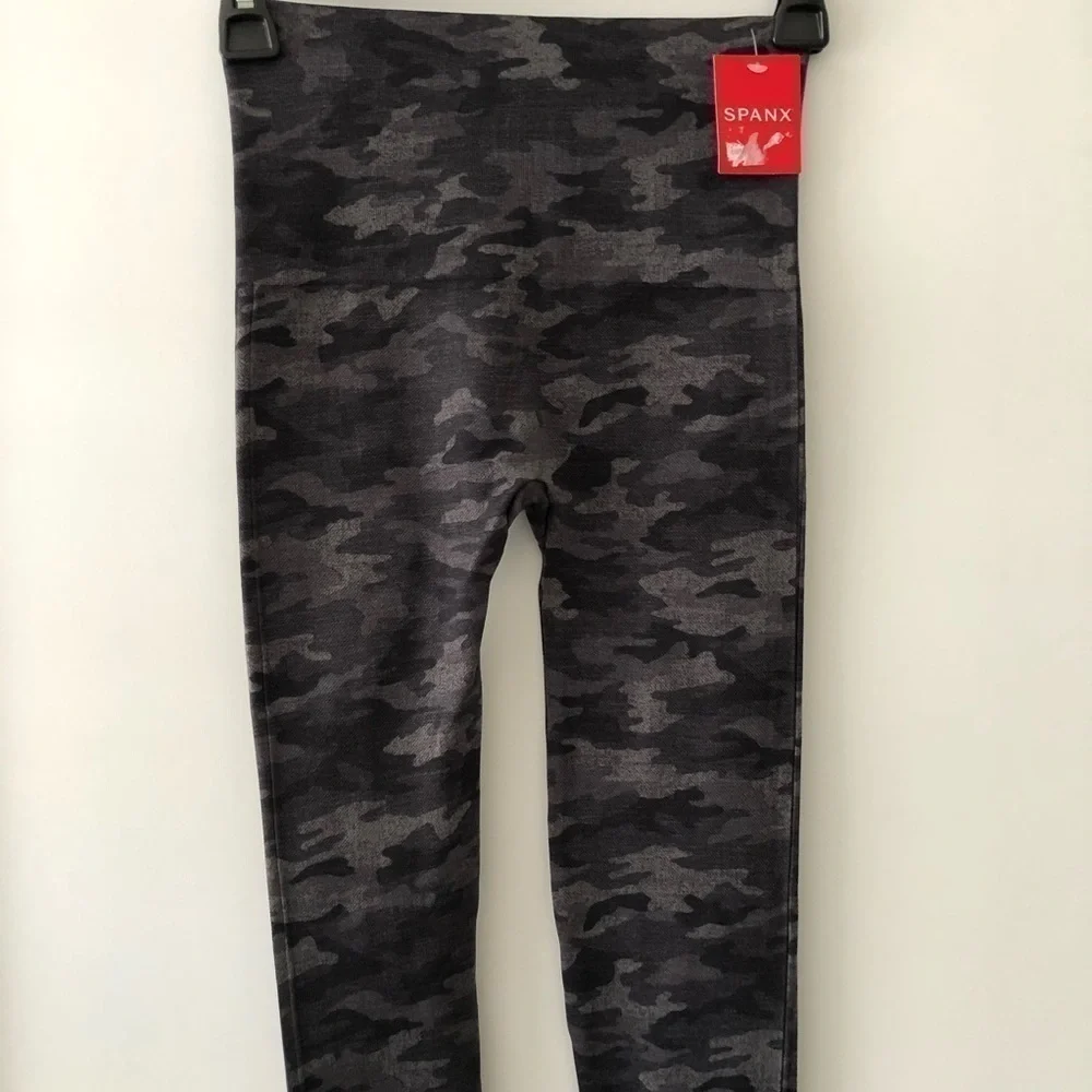 Spanx Black Camo Look At Me Leggings S - Picture 4 of 9